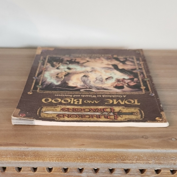 Dungeons & Dragons Tome and Blood Guidebook Pre-owned Very Good - Picture 10 of 13